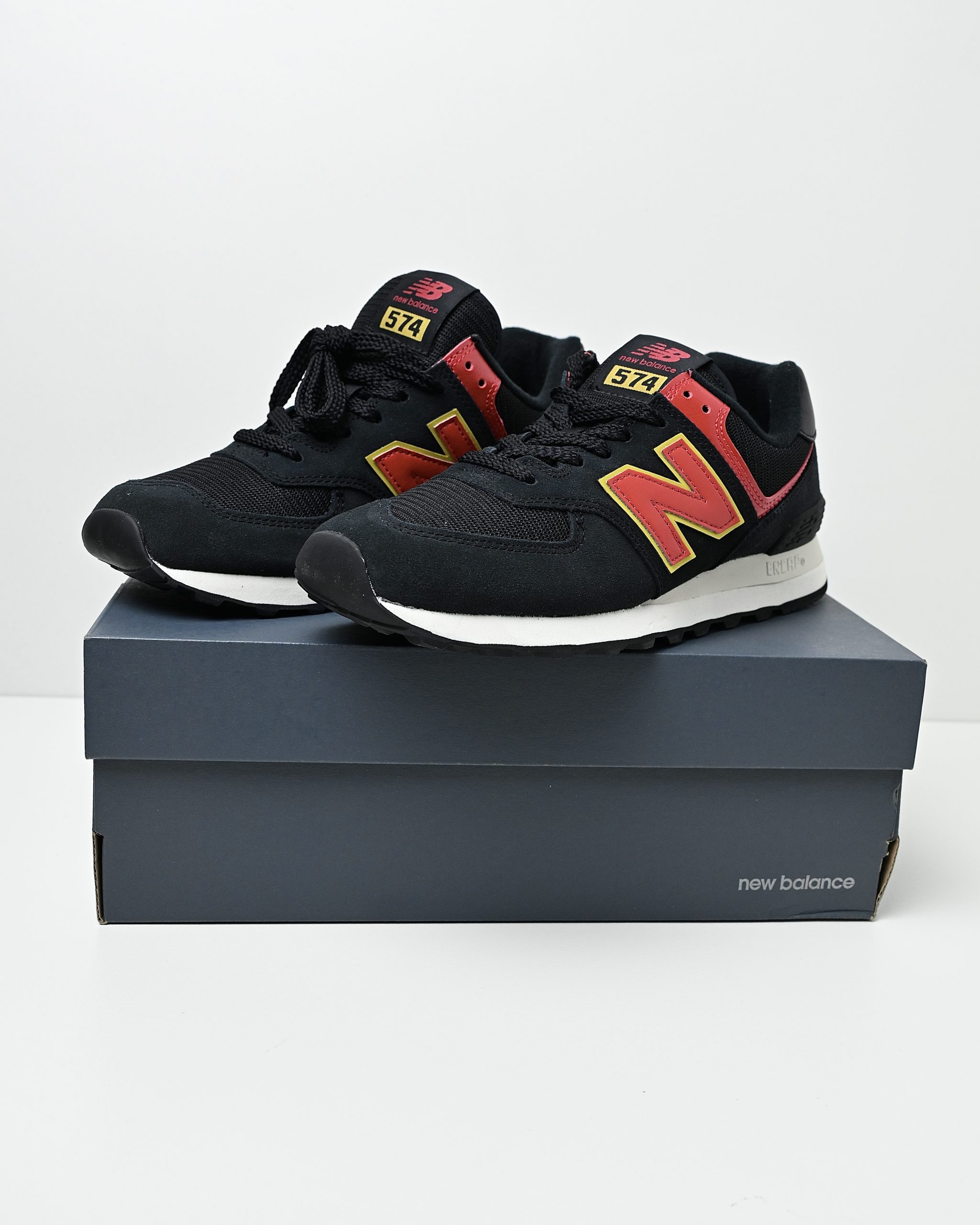 NEW BALANCE 574 CORE SUEDE/MESH TRAINER (UK6.5)