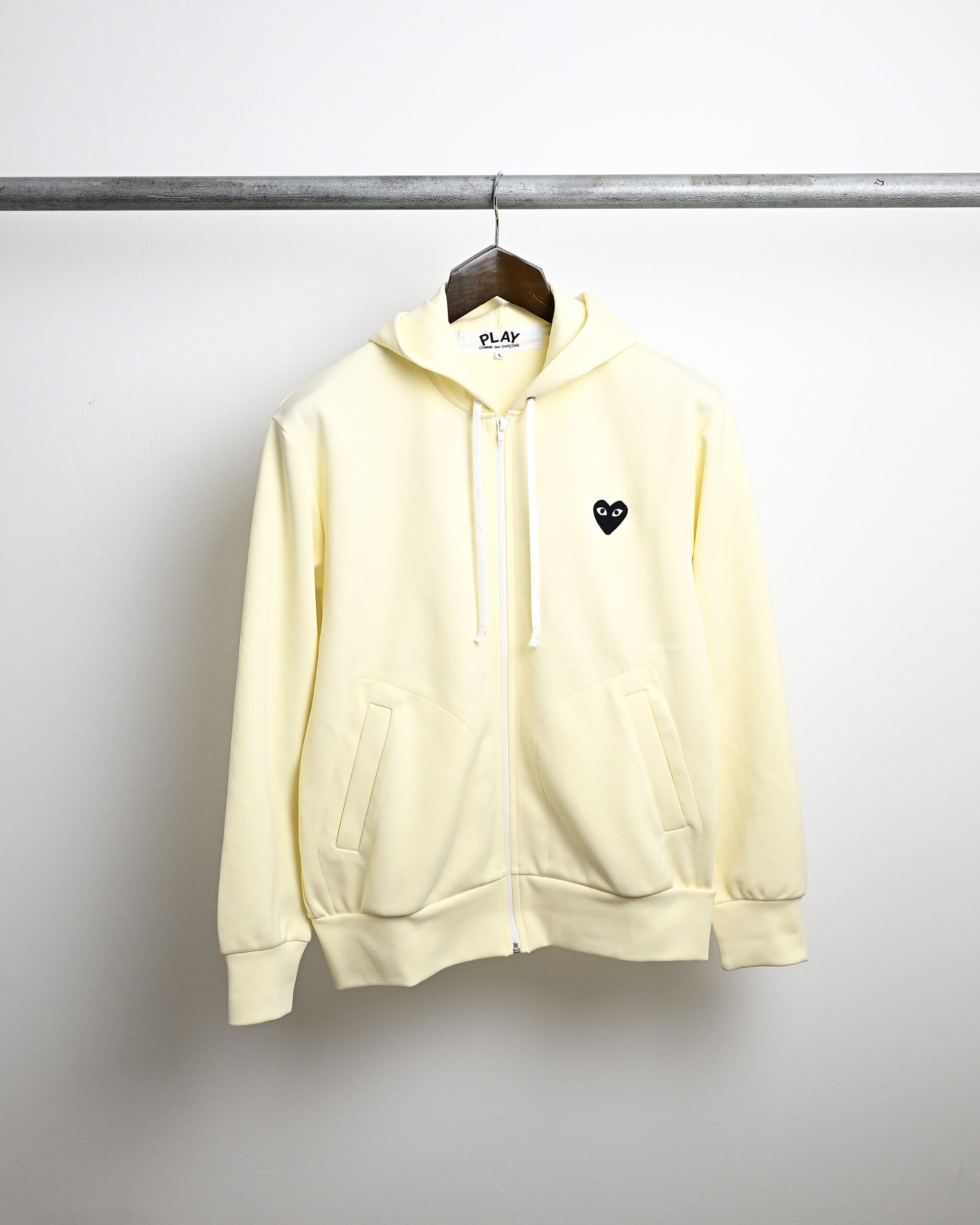 COMME DES GARCONS PLAY BLACK EMBLEM ZIP HOODIE (L)