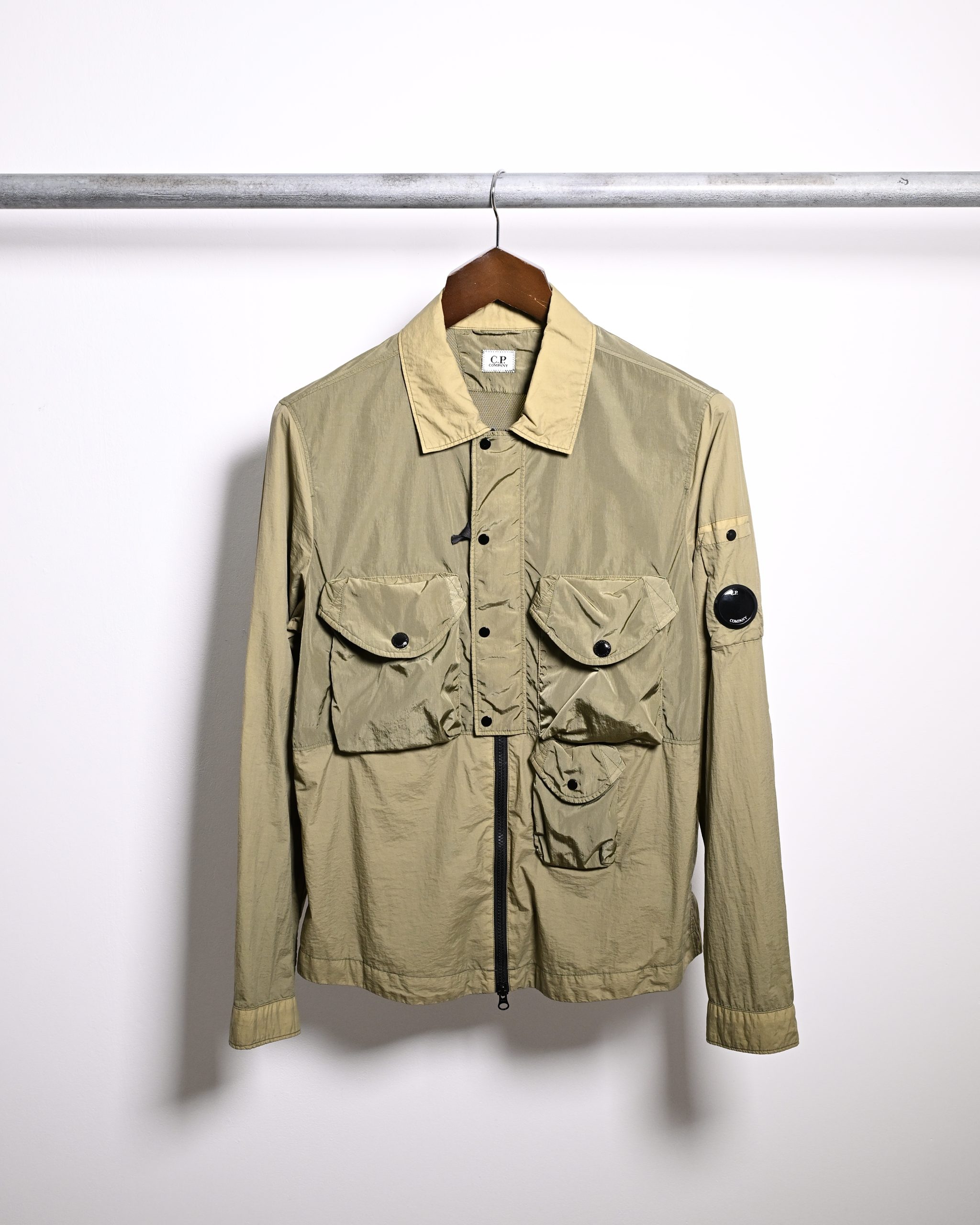 CP COMPANY TAYLON L NYLON UTILITY OVERSHIRT (M) - Jazzy Badger