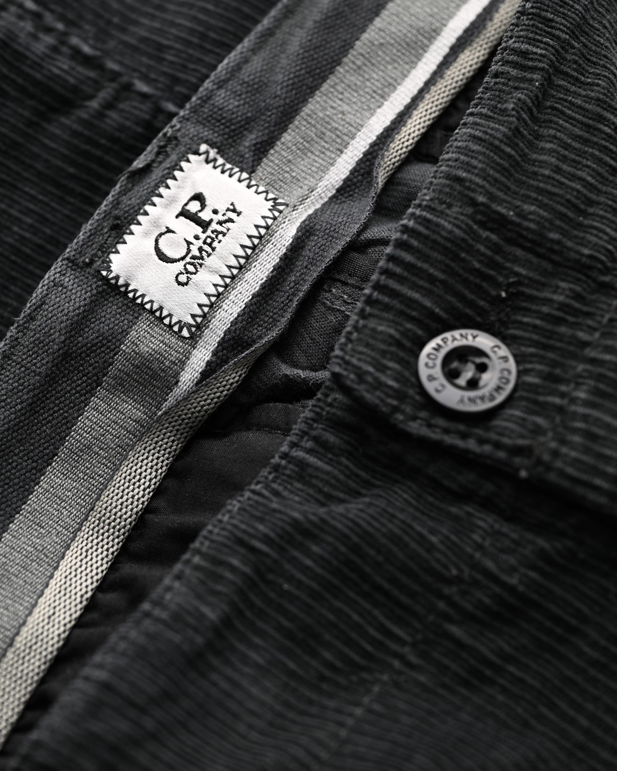 CP COMPANY CORDUROY ERGONOMIC CARGO PANTS (W34) - Jazzy Badger